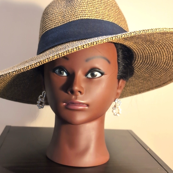 Pearl Heart Earrings - Picture 5 of 5